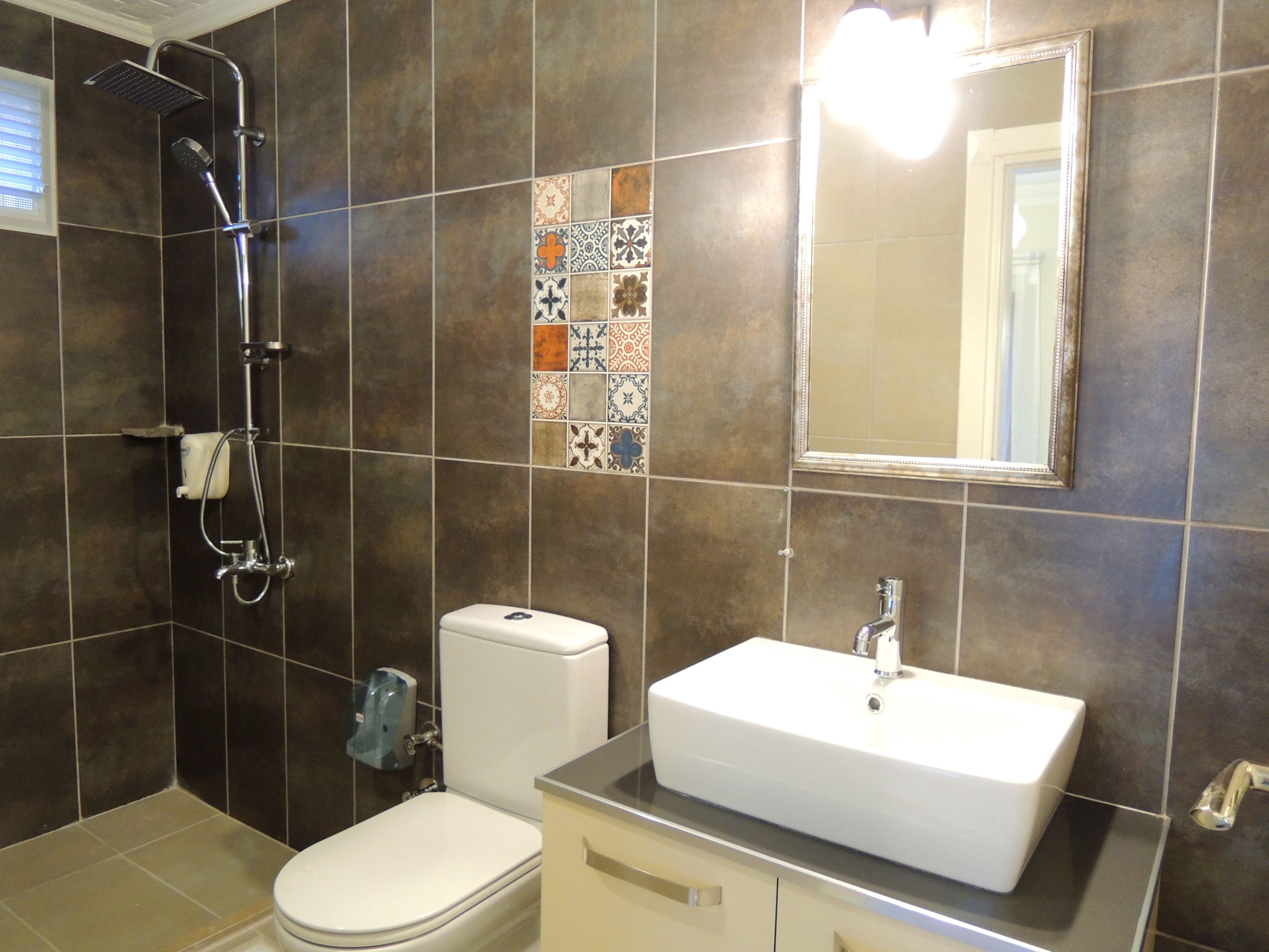 comfort room, 2 single beds, mountain view | bathroom | shower, rainfall showerhead, free toiletries, hair dryer