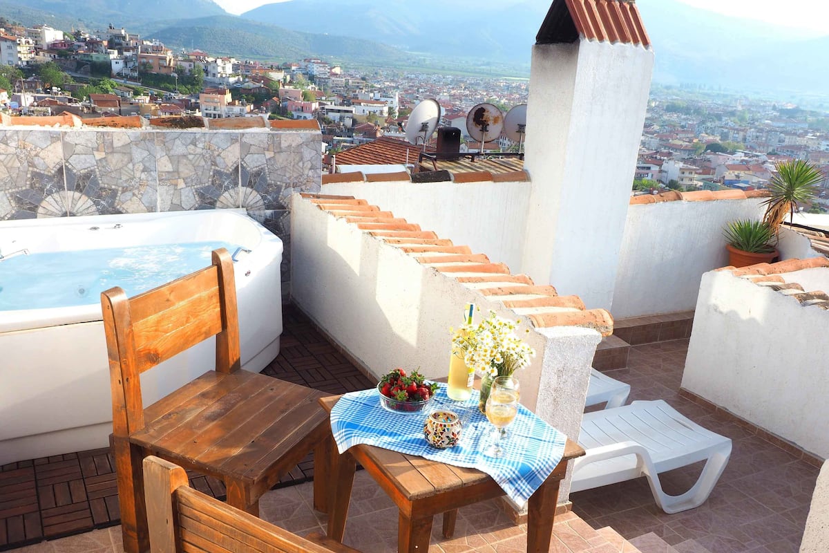 Kamar Panorama, jet tub, pemandangan kota | Jet tub
