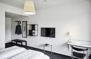 Desk, soundproofing, iron/ironing board, free WiFi