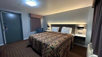 Habitación económica, 1 cama de matrimonio grande, no fumadores | Camas supletorias, wifi gratis, ropa de cama