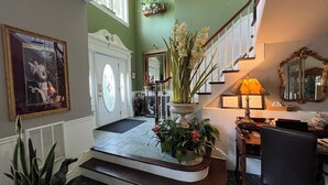 المنشأة من الداخل