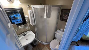 Classic Room, 1 Queen Bed, Private Bathroom | Bathroom | Shower, free toiletries, hair dryer, bathrobes