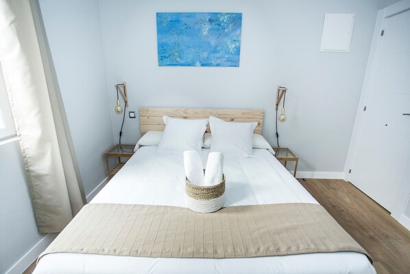 Double or Twin Room | Desk, blackout drapes, free WiFi - Hostal Andorra (Madrid)