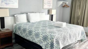 Premium Room, 1 King Bed, Pool View (1st floor) | Desk, blackout drapes, iron/ironing board, rollaway beds