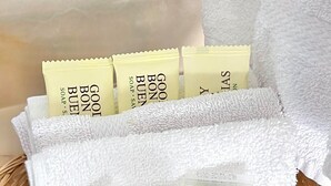 A basket containing Good Bon Bon soap and ECO amenities shampoo. - Seacoast Motel (Wells)