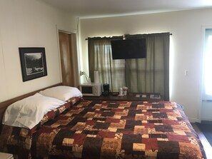 Cabin 23 Non Smoking | Desk, laptop workspace, blackout drapes, iron/ironing board - The Evergreen Motel (Oswego)