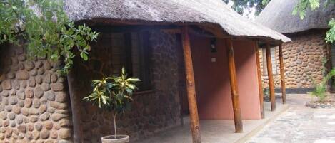 双床房 | 办公桌、免费 WiFi