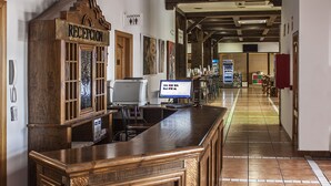 Reception - Hotel Asador Albenzaire (Pinos Puente)