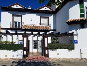 Front of property - Hotel Asador Albenzaire (Pinos Puente)