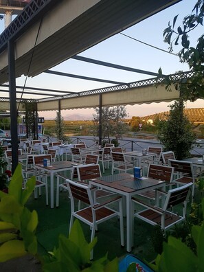 Porch - Hotel Asador Albenzaire (Pinos Puente)