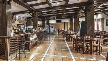 Con servicio de desayunos, comidas y cenas