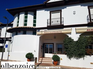 Front of property - Hotel Asador Albenzaire (Pinos Puente)