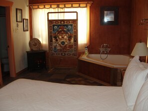 Premium-Zimmer, 1 Queen-Bett, Bergblick | Whirlwanne