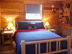 Economy Cottage, 1 Queen Bed, Park View | Iron/ironing board, bed sheets - Trail’s End Hill Country Cabins (Kerrville)