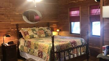 Cottage Deluxe, 1 giường cỡ queen, quang cảnh công viên | Bàn ủi/dụng cụ ủi quần áo, bộ trải giường