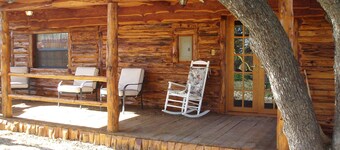 Trail’s End Hill Country Cabins