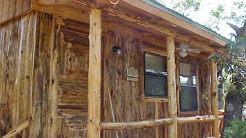 Iron/ironing board, bed sheets