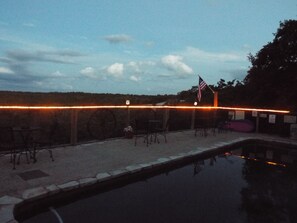 Seasonal outdoor pool - Trail’s End Hill Country Cabins (Kerrville)