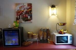 Free daily continental breakfast