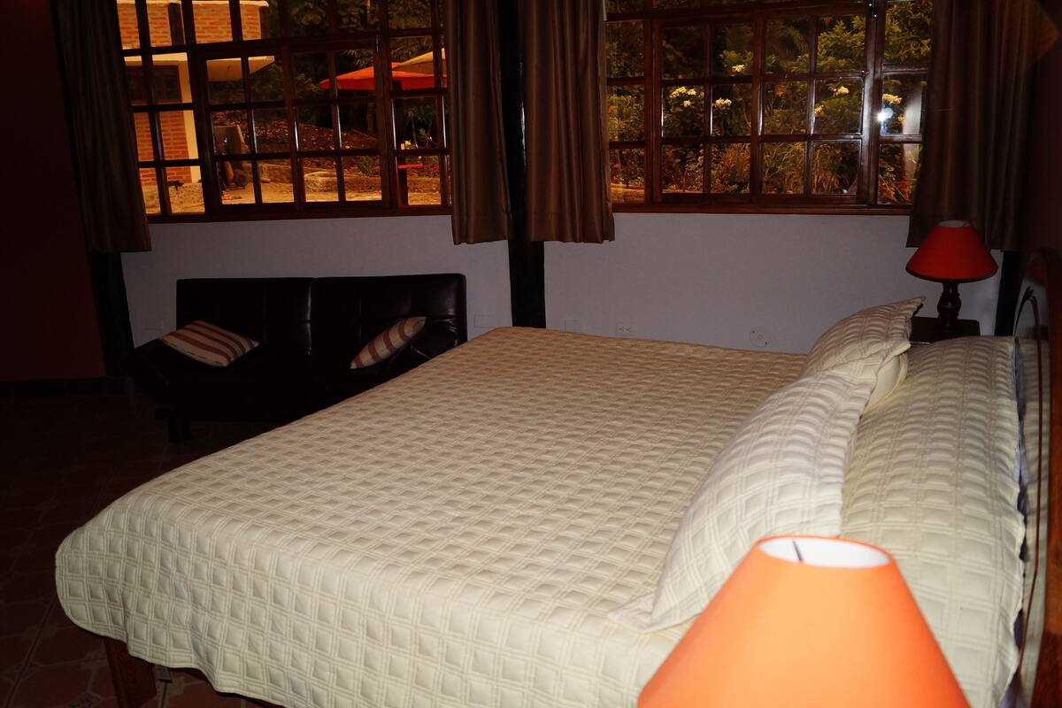 Deluxe Double Room, 1 King Bed, Hot Tub, Mountain View