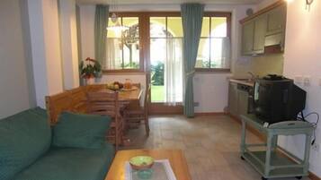 Apartment, 2 Bedrooms, Mountain View, Mountainside | Living room | 32-inch flat-screen TV with satellite channels, TV