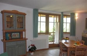 Apartment, 2 Bedrooms, Mountain View, Mountainside | In-room dining