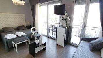 Minibar, in-room safe, desk, free cots/infant beds