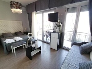 Minibar, in-room safe, desk, free cots/infant beds - Hotel Nordic (Bellaria-Igea Marina)