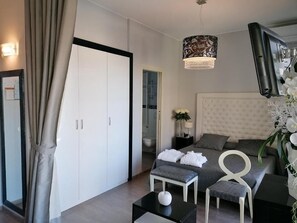 Minibar, in-room safe, desk, free cots/infant beds - Hotel Nordic (Bellaria-Igea Marina)