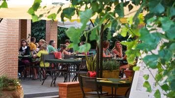 Breakfast and dinner served, local cuisine