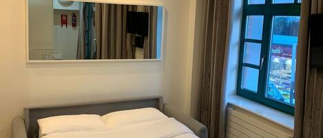 Una televisión de pantalla plana