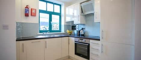 Standard Apartment, 2 Bedrooms, Kitchen | Private kitchen