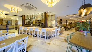Breakfast, lunch and dinner served - Hostal Marí (Sant Antoni de Portmany)