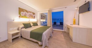 Kamar Double Premium, teras | Brankas, meja kerja, tirai kedap cahaya, dan Wi-Fi gratis