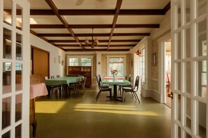 บริการอาหารเช้า อาหารกลางวัน อาหารเย็น, อาหารอินเดีย