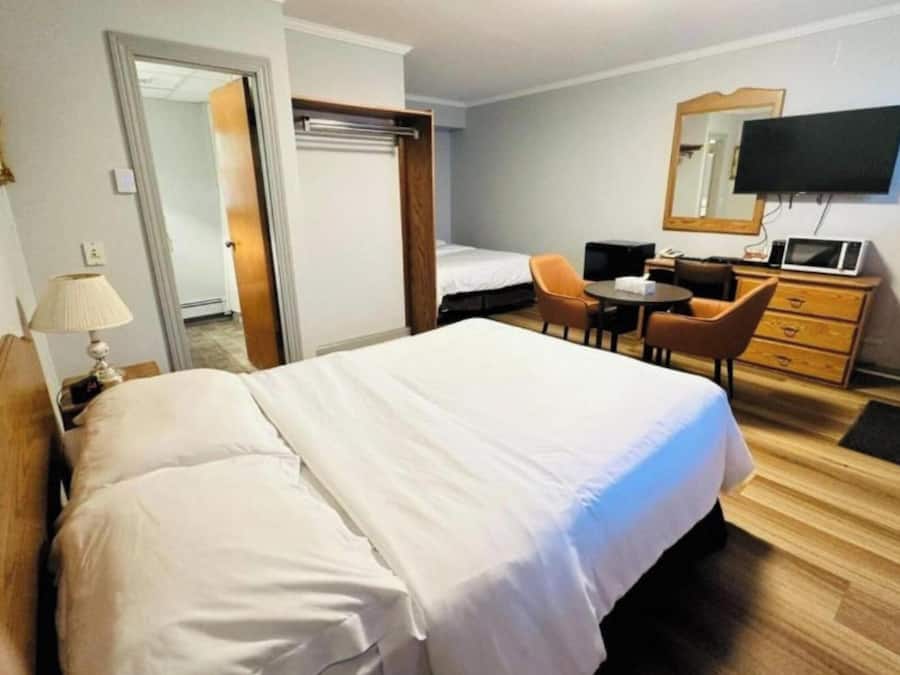Desk, iron/ironing board, WiFi (free), bed sheets
