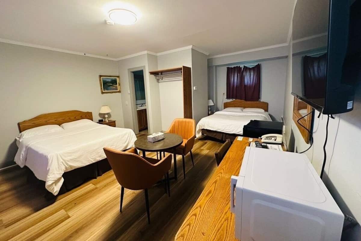 Room, 2 Queen Beds, Non Smoking