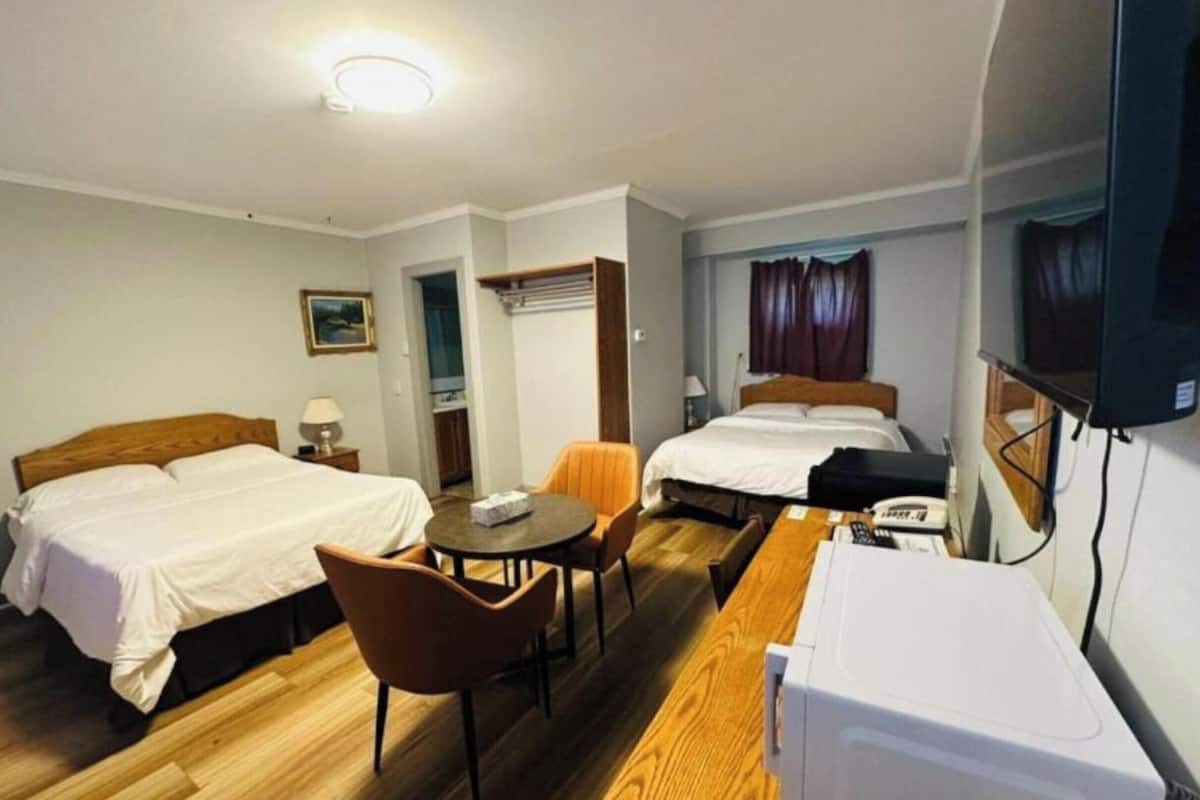 Room, 2 Queen Beds, Non Smoking
