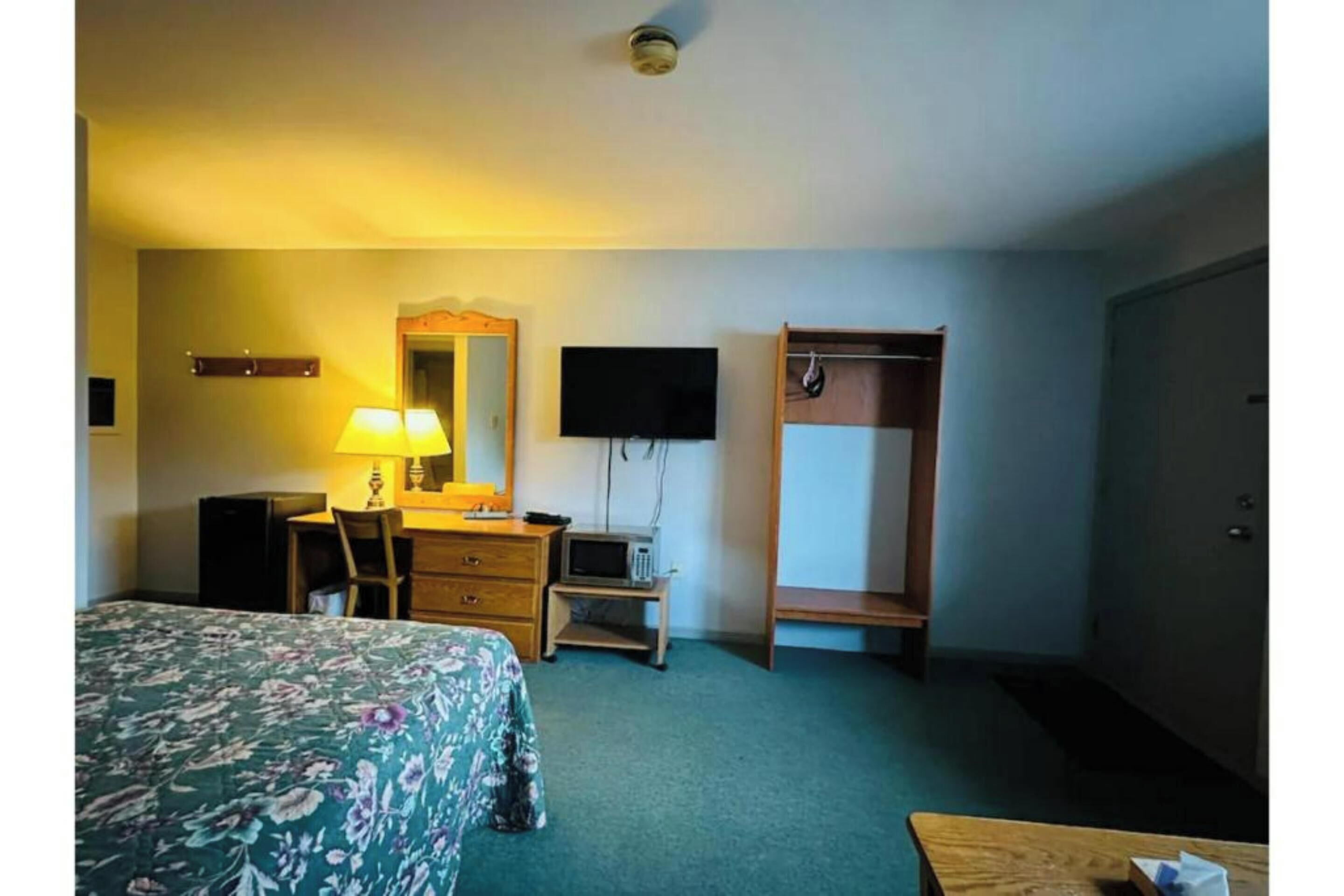 Deluxe Room, 1 Queen Bed, Non Smoking