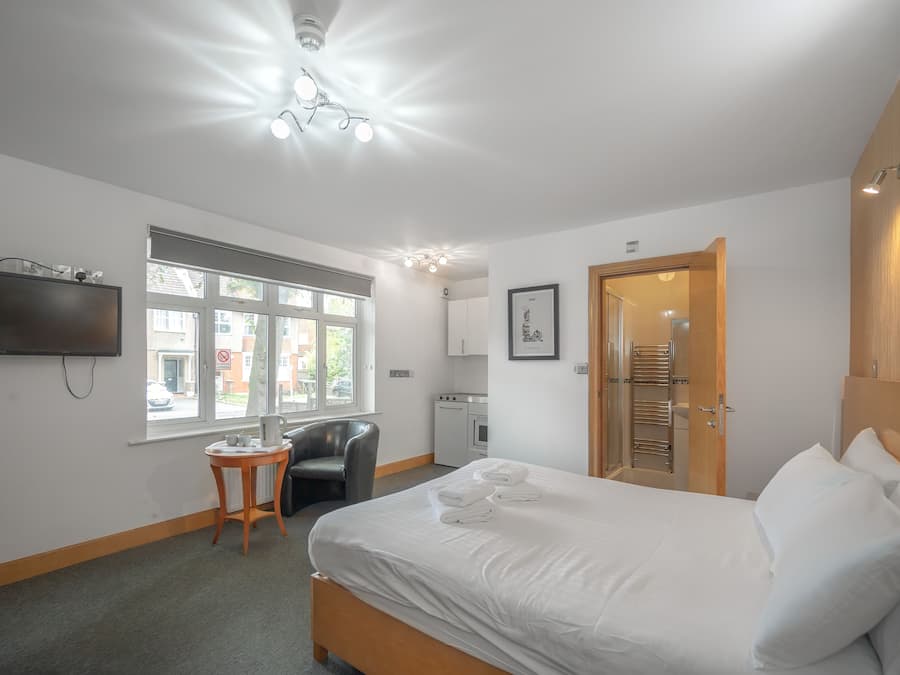 Deluxe Double Room | Desk, laptop workspace, iron/ironing board, free WiFi