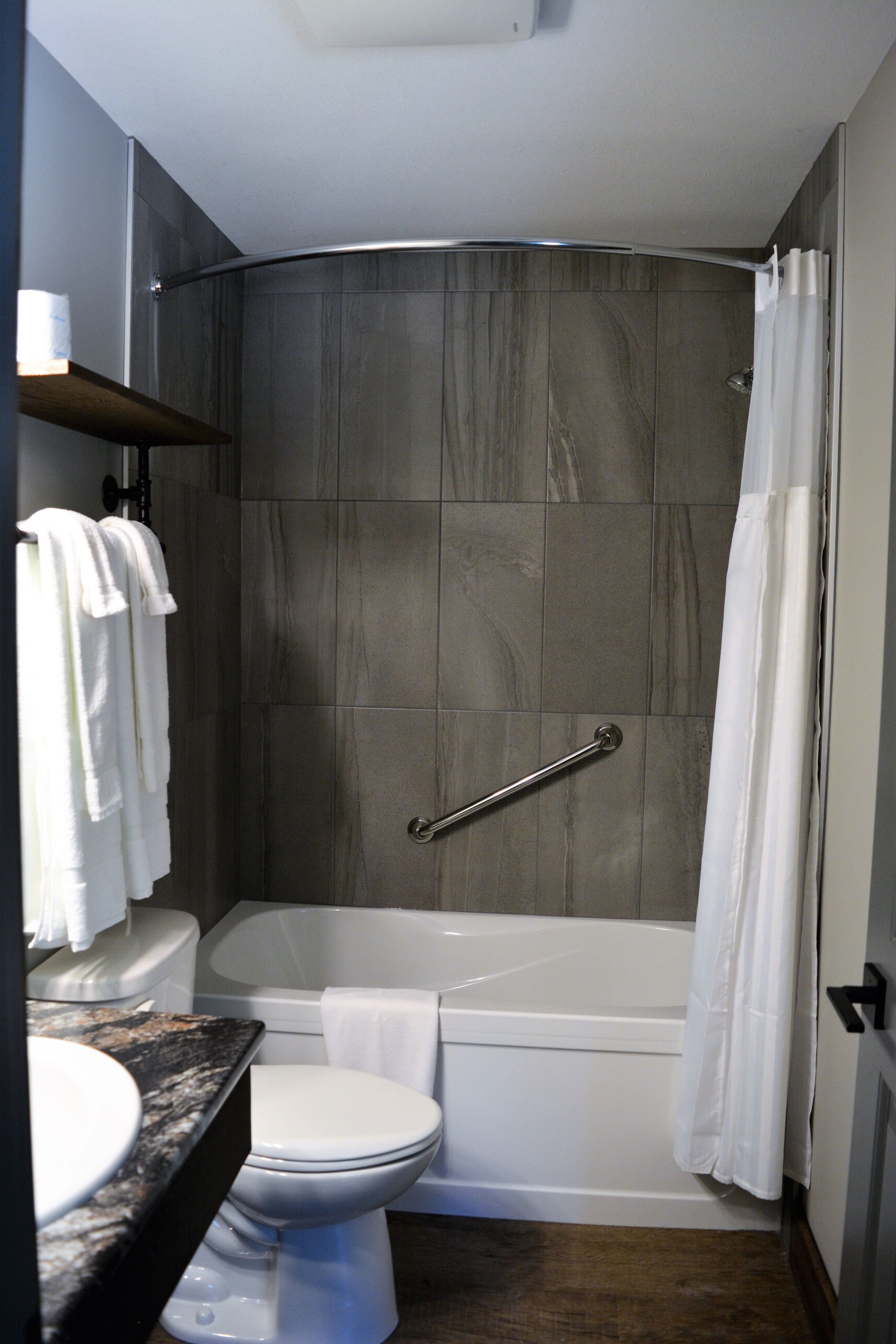 Room, 1 Queen Bed, Private Bathroom | Bathroom | Combined shower/tub, free toiletries, hair dryer, towels