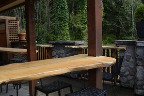 Lunch and dinner served, American cuisine - Sasquatch Inn (Harrison Mills)