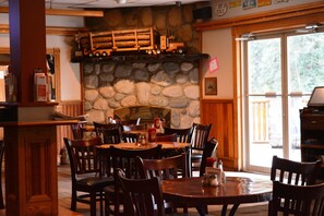 Lunch and dinner served, American cuisine - Sasquatch Inn (Harrison Mills)