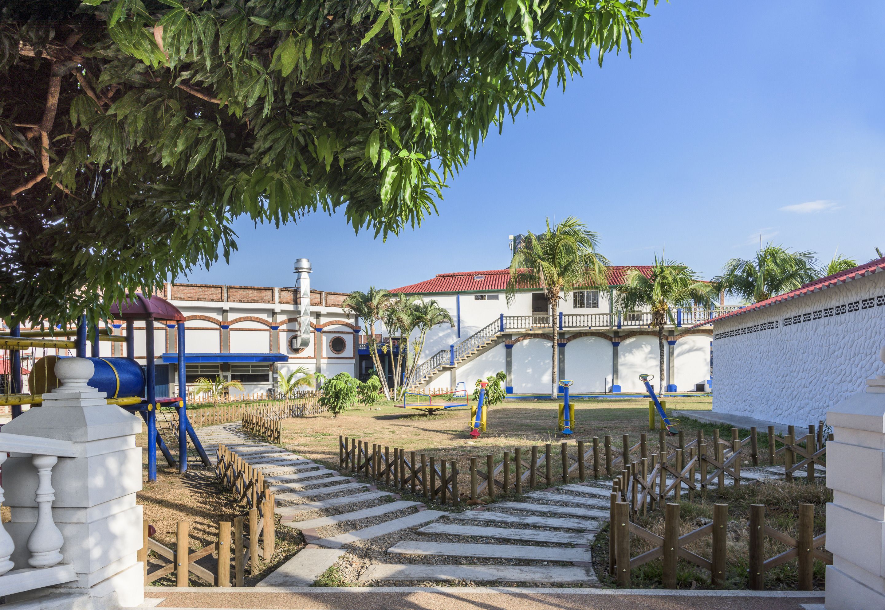 Khu vui chơi trẻ em - ngoài trời