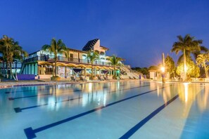3 piscinas al aire libre