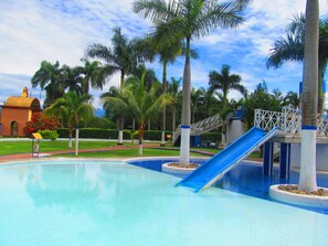 3 piscines a l'aire lliure 