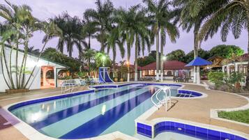 3 outdoor pools