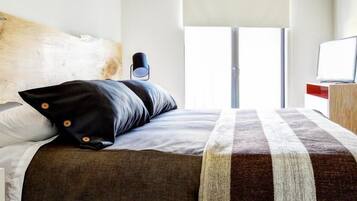 Iron/ironing board, free WiFi, bed sheets