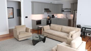 Deluxe Two Bedroom Suite | Living area