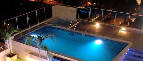 Outdoor pool, open 9 AM to 10:00 PM, pool loungers